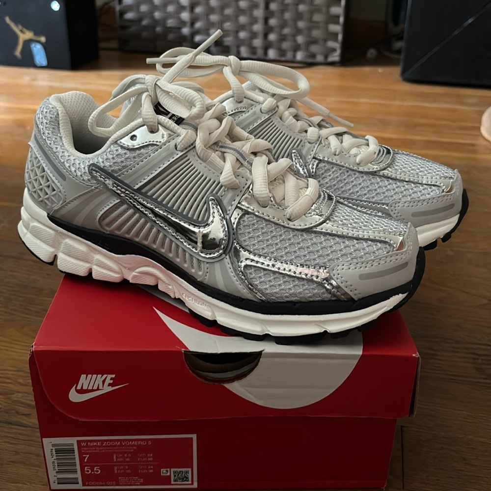 Women’s Nike Vomero 5
